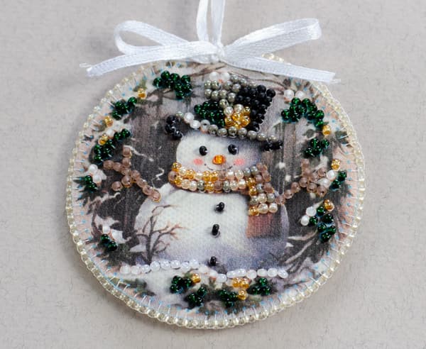 Perlebroderi Abris Art "Vintergæst" 13,2x6,6 cm