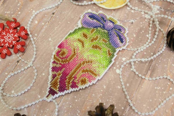 Broderisett Plastic Canvas MP Studia "Juletrepynt. Lysende istapp" 6x12 cm