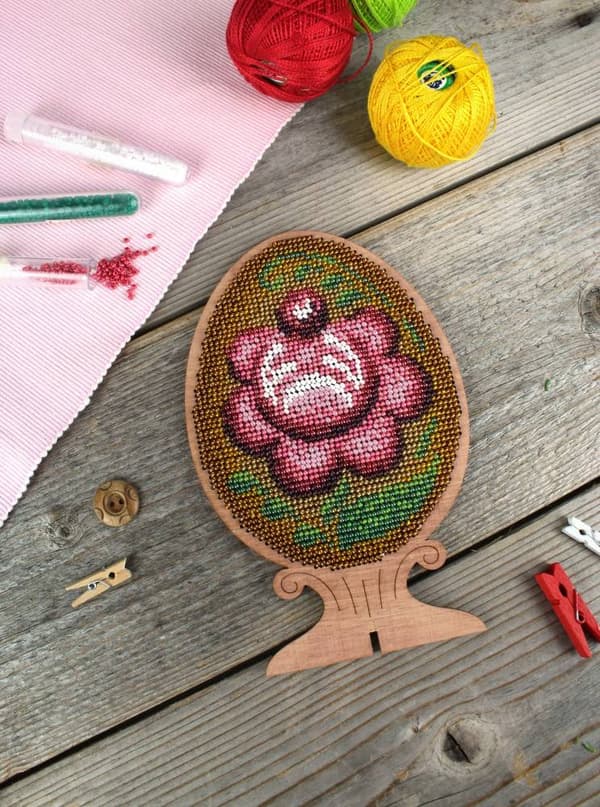 Broderikit med pärlor MP Studia "Pärlat ägg - Gorodets-målning" 11x17x8 cm