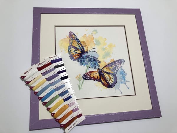 Broderikit Riolis "Farverig flugt" 30x30 cm