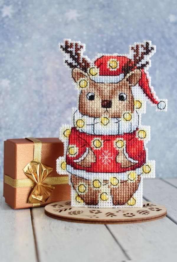 Broderikit plastic canvas MP Studia "Julhjort" 8x12 cm