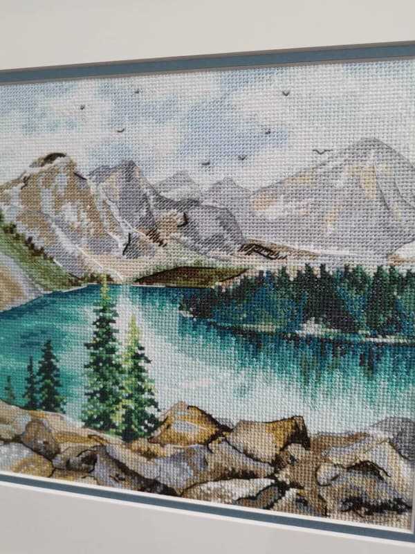 Broderikit Oven "Morainesjön" 20x20 cm