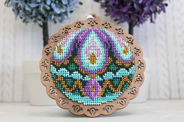 Broderikit med perler MP Studia "Påfuglsjarm" 12x12 cm