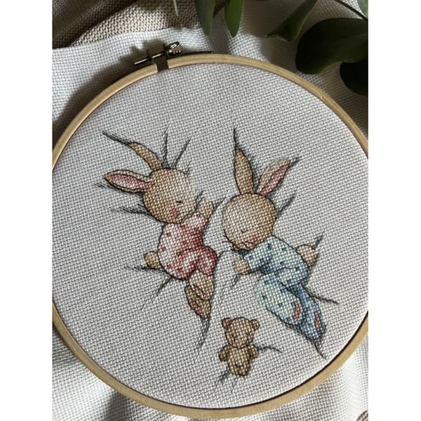 Broderikit Andriana "Sovende kaniner" 12x16.5 cm
