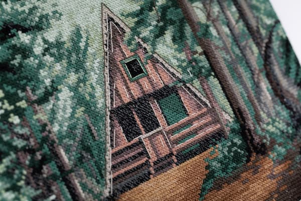 Broderikit Panna "Hytte i skoven" 20 x 20 cm