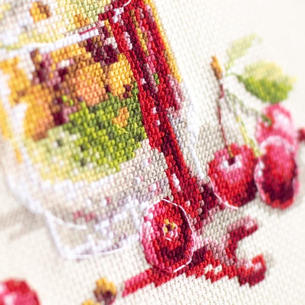 Broderikit Magic Needle "Kirsbærdessert" 17x17 cm