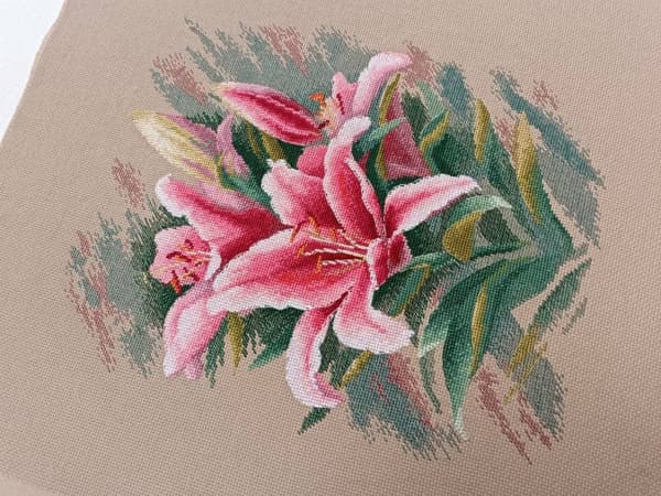 Broderikit Oven "Liljer" 24x30 cm