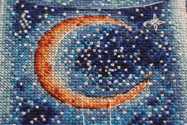 Broderikit Abris Art "En måne for forelskede" 22x28 cm