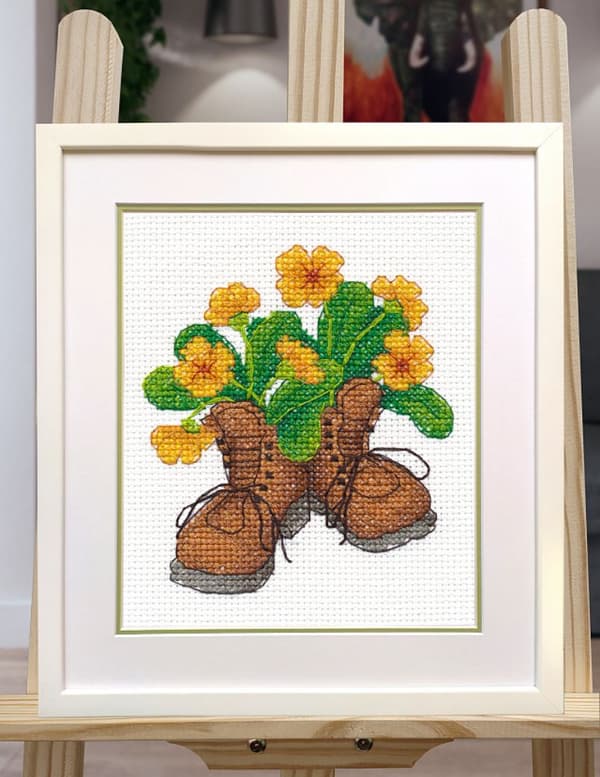 Broderikit Oven "Havetofflor" 10x11 cm