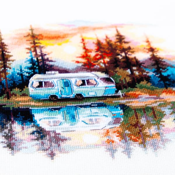 Broderikit Magic Needle "Solnedgang ved søen" 18x18 cm
