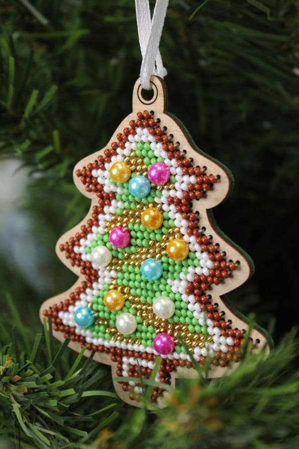 Broderikit med pärlor MP Studia "Julprydnad - Träd" 7x9 cm