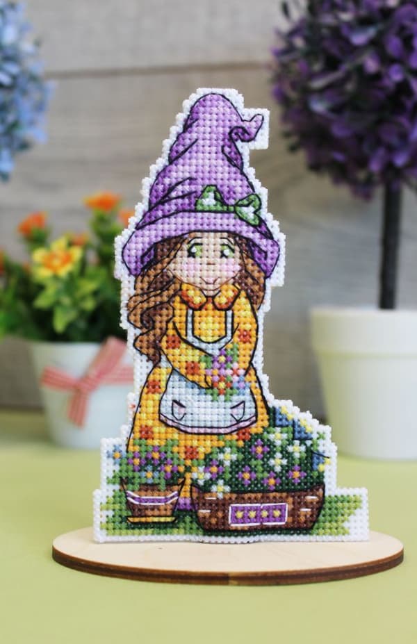 Broderikit plastic canvas MP Studia "Söt tomte" 8x13 cm