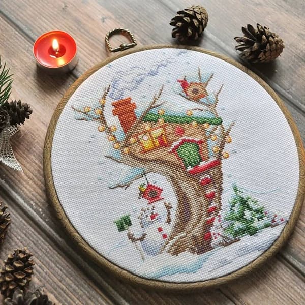 Broderikit Andriana "Træhus. Snedækkede" 14.5x20 cm