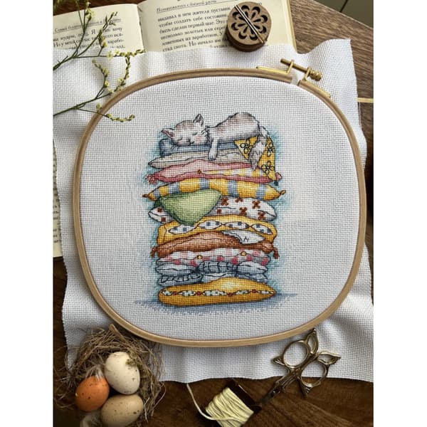 Broderikit Andriana "Sovende kat" 13.5x16 cm