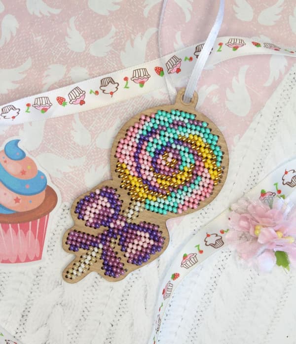 Broderikit med perler MP Studia "Julepynt - Klubbe" 6x9 cm