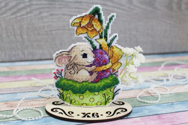Broderikit Plastik Canvas MP Studia "Lodden kanin" 9x13 cm