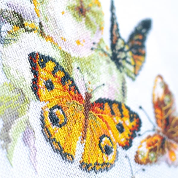 Broderisett Magic Needle "Sommerfugler og epler" 21x27 cm