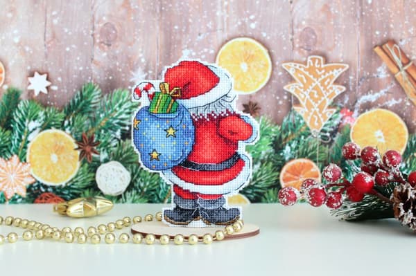 Broderikit plastic canvas MP Studia "Glad tomte" 10x13 cm