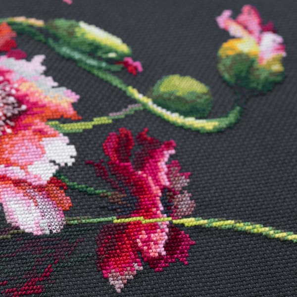 Broderikit Magic Needle "Vallmoens mysterium" 40x30 cm