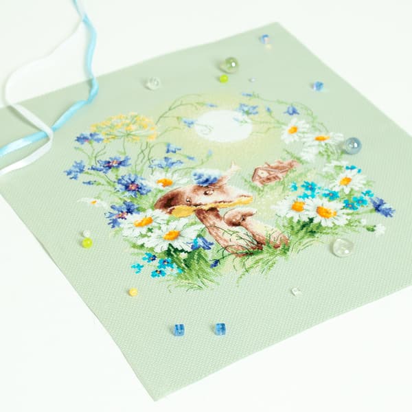 Broderikit Magic Needle "Ängsberättelser. Snigel" 26 x 26 cm