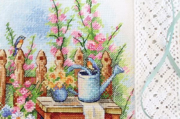 Broderisett MP Studia "Blomstrende hage" 17x21 cm