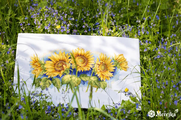 Broderikit Merejka K-125 - "Lyse solsikker" 43x24 cm