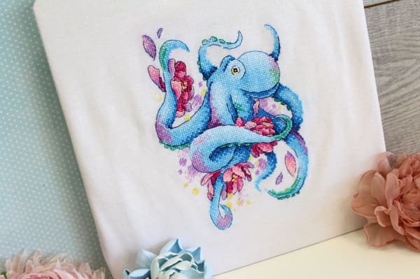 Broderikit på vandopløseligt stramaj MP Studia "Blæksprutte" 14x19 cm
