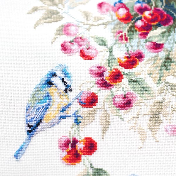 Broderikit Magic Needle "Blåmejse og kirsebær" 25x35 cm