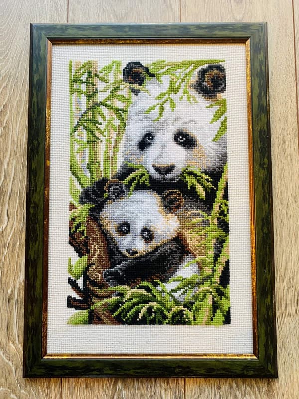 Broderisett Riolis "Panda med unge" 22x38 cm