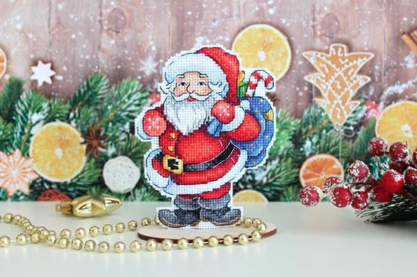 Broderikit plastic canvas MP Studia "Glad tomte" 10x13 cm