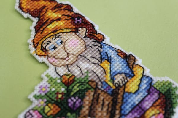 Broderikit plastic canvas MP Studia "Trädgårdsassistent" 8x13 cm