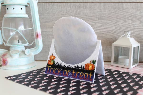 Broderikit plastic canvas MP Studia "Halloweenkort" 19x14 cm