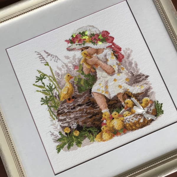 Broderikit Riolis "Flicka med ank­ungar" 30x30 cm