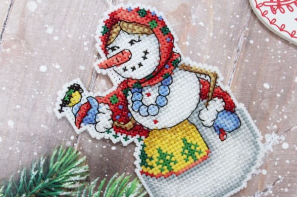Broderikit plastic canvas MP Studia "Snödame" 8x11 cm