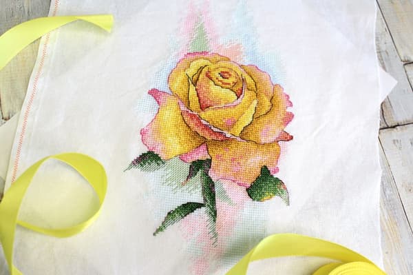 Broderikit MP Studia "Gul rose" 14x27 cm