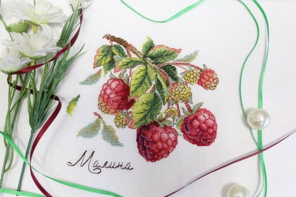 Broderisett MP Studia "Naturens gaver. Bringebær" 13x14 cm