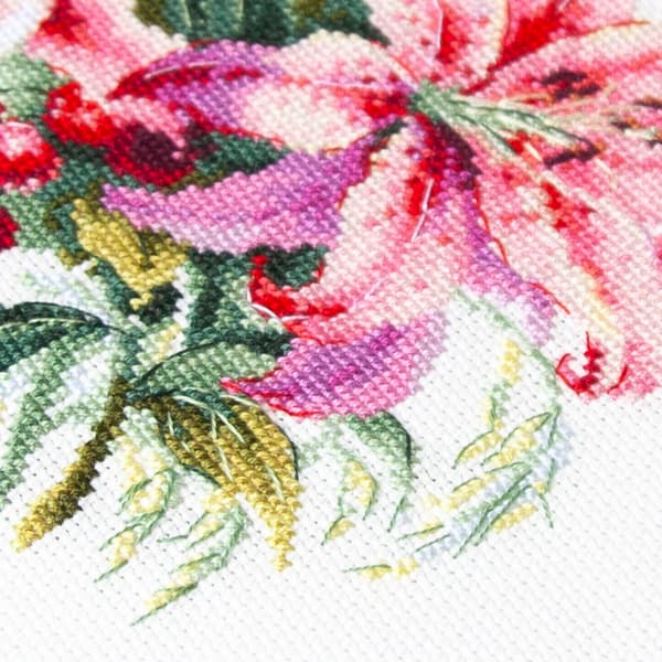 Broderikit Magic Needle "Rosa liljor" 18x18 cm