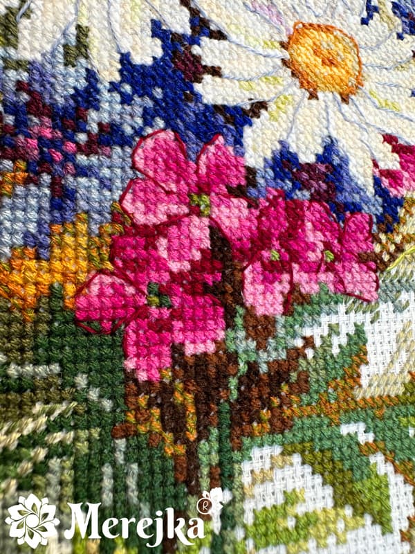 Broderikit Merejka K-222B - "Ängsblommor" 30x26 cm