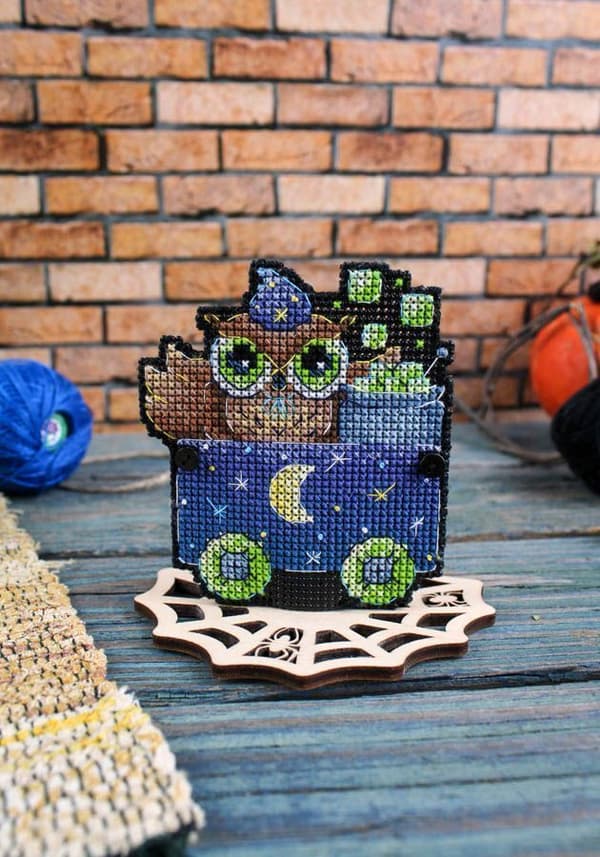 Broderikit plastic canvas MP Studia "Magisk vagn" 9x8cm