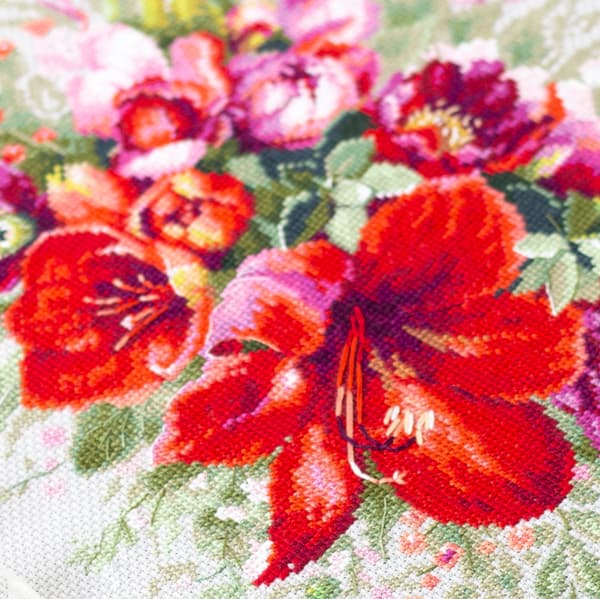 Broderikit Magic Needle "Amaryllisbukett" 36x27 cm