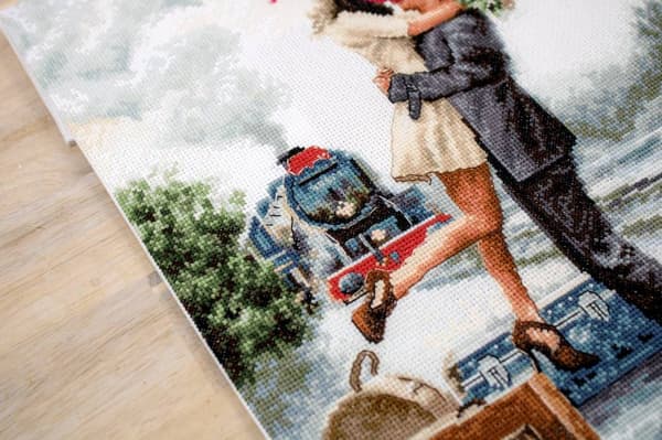 Broderikit Luca-S B2369 - "Par på togstationen" 22x31 cm