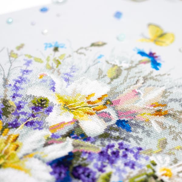 Broderisett Magic Needle "Liljer og blåklint" 40 x 25 cm