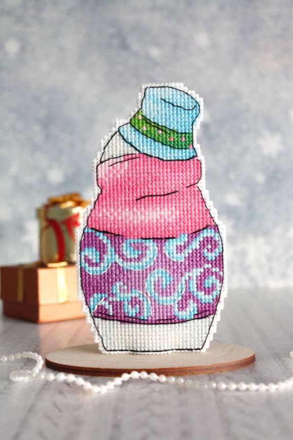 Broderisett Plastic Canvas MP Studia "Snømann med gaver" 8x13 cm