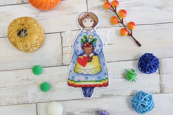 Broderikit plastic canvas MP Studia "Vinterängel" 6x13 cm