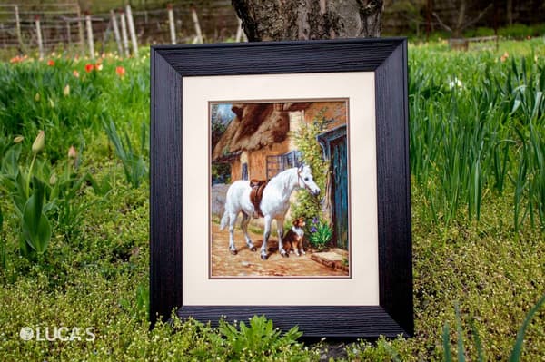Broderikit Petit point Luca-S "Ved hytten" 24x30 cm