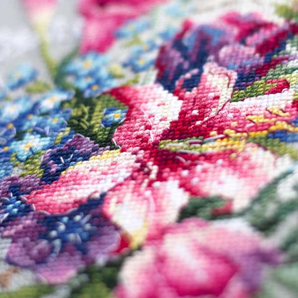 Broderikit Magic Needle "Tulipaner og lilje" 18x26 cm