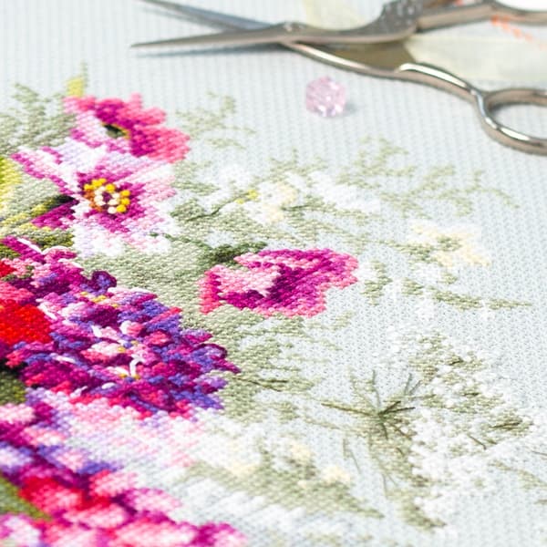Broderisett Magic Needle "Landlig bukett" 40 x 25 cm