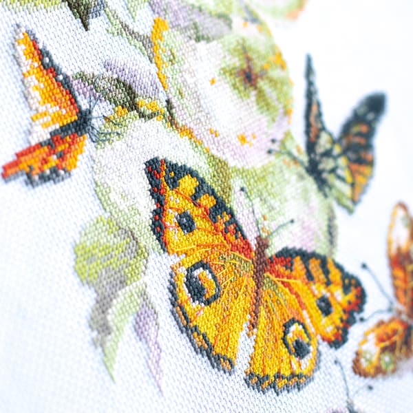 Broderisett Magic Needle "Sommerfugler og epler" 21x27 cm