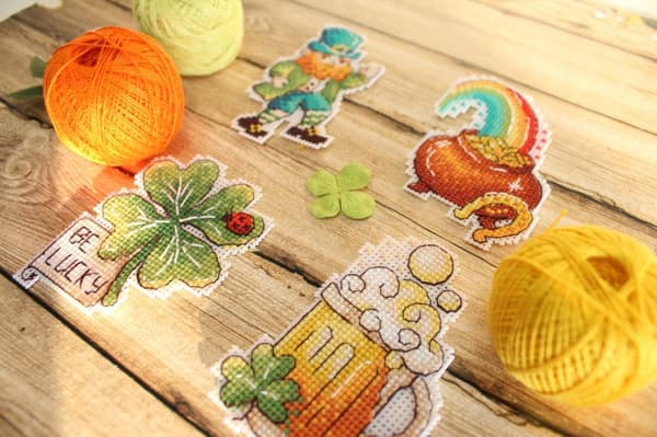 Broderisett Plastic Canvas MP Studia "St. Patricks dag" 6x8 cm
