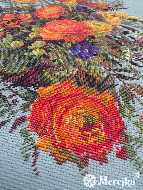 Broderikit Merejka K-270 - "Solbelyste kronblade" 39x31cm